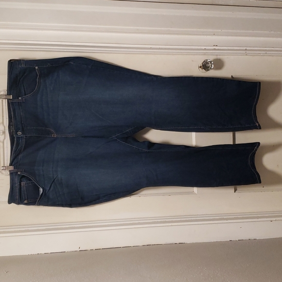 Torrid Premium Barely Boot Jeans 28R - Picture 2 of 12
